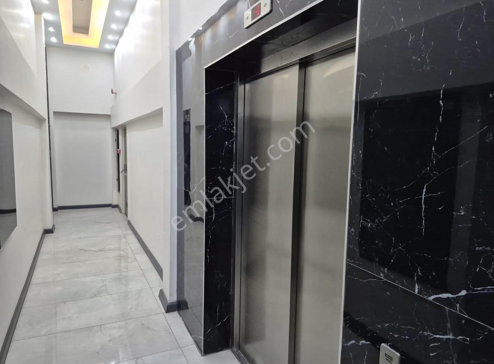 Acil Acil Acil Caddeland Kartal Sitesi'nde 3+1 Satılık Daire - Görsel 20
