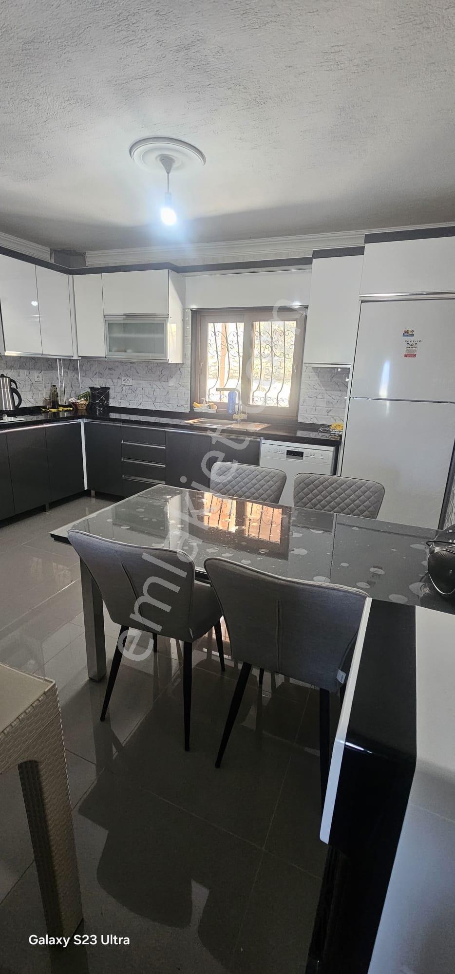 Bademli'de Denize 200 M Zeytin Bahçesi İçinde Müstakil Tripleks Villa - Görsel 8