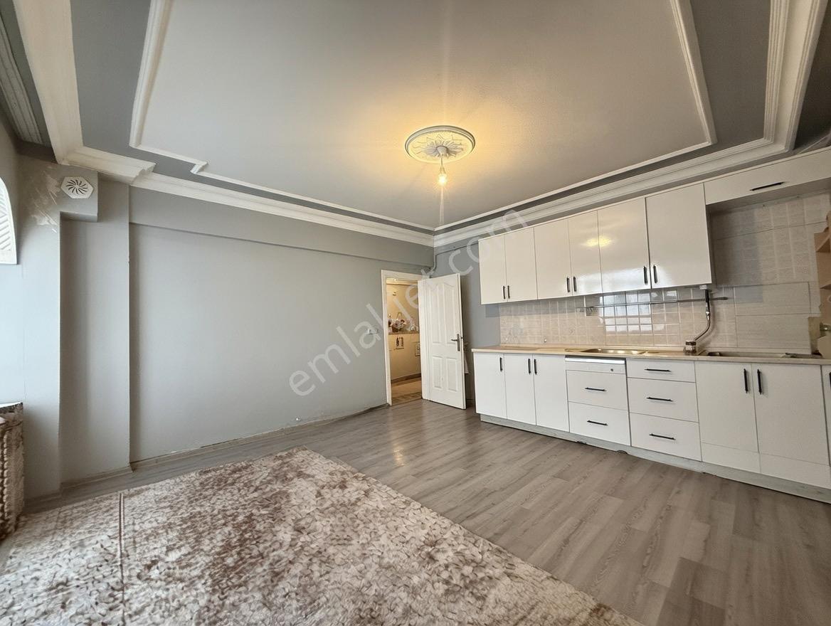 Hastaneye 200 Metre Mesafede Ara Kat 2+1 Kiralık - Görsel 3