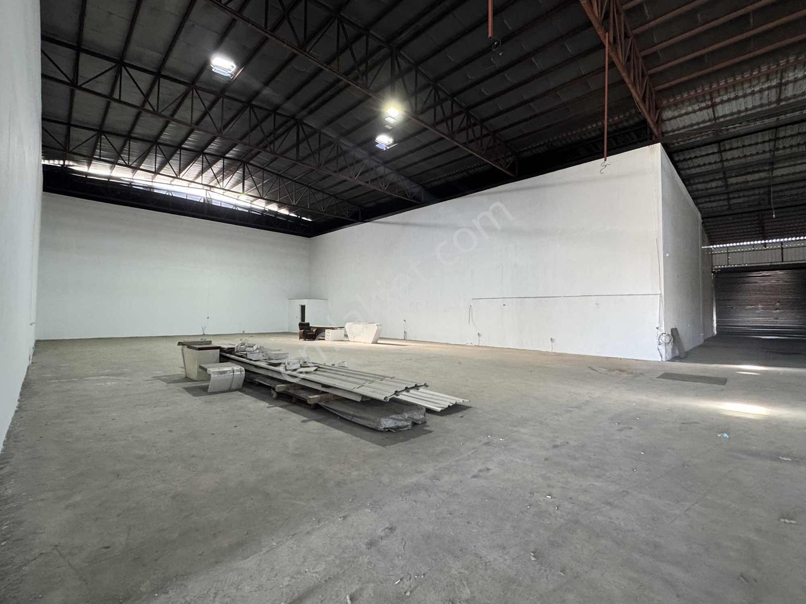 Metrekare Emlak'tan Sanayide 600 M2 Kiralık Dükkan