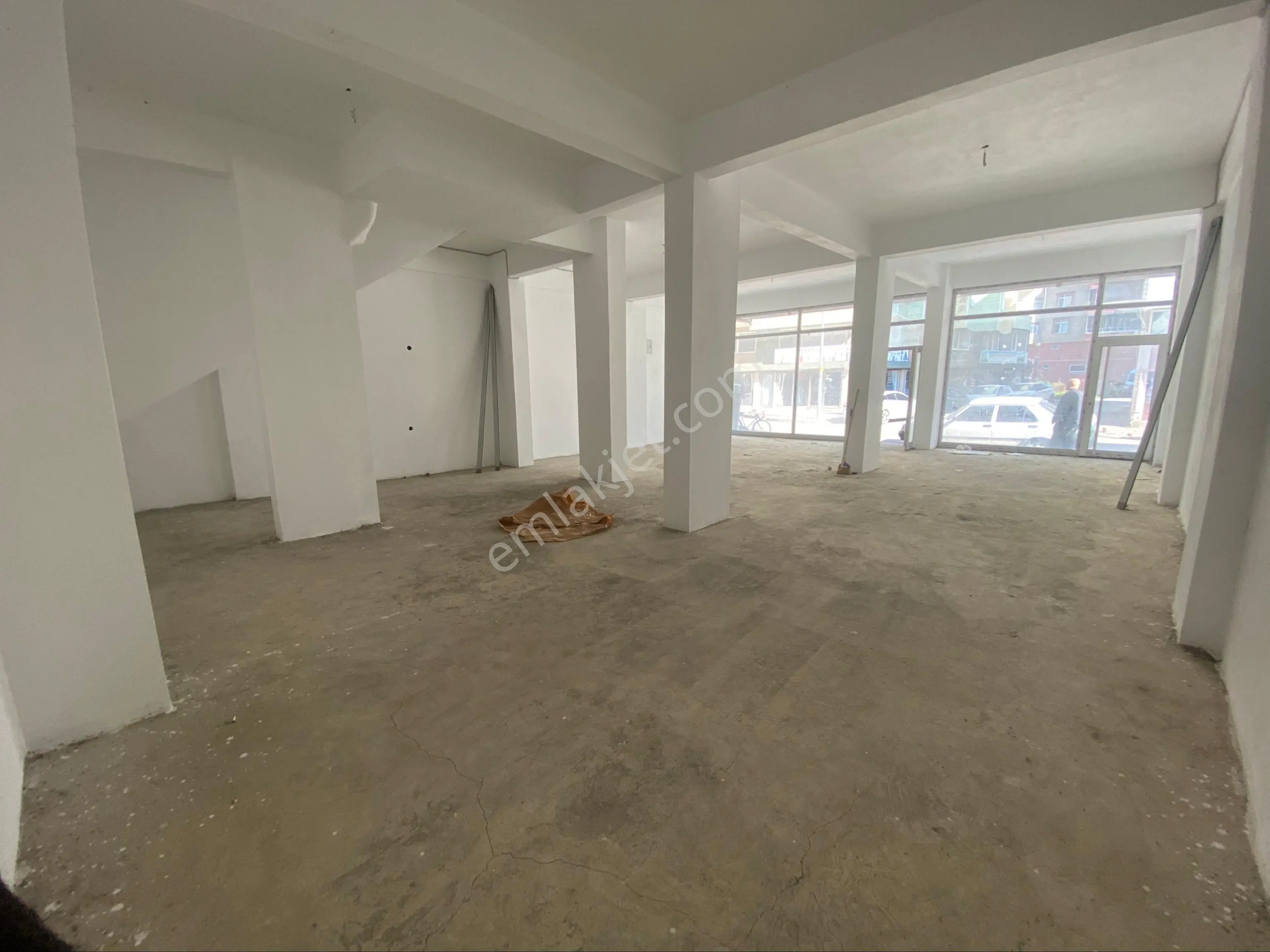 Lerox Uçar’dan Anafartalar Caddesi’nde Kiralık Dükkan - Görsel 2