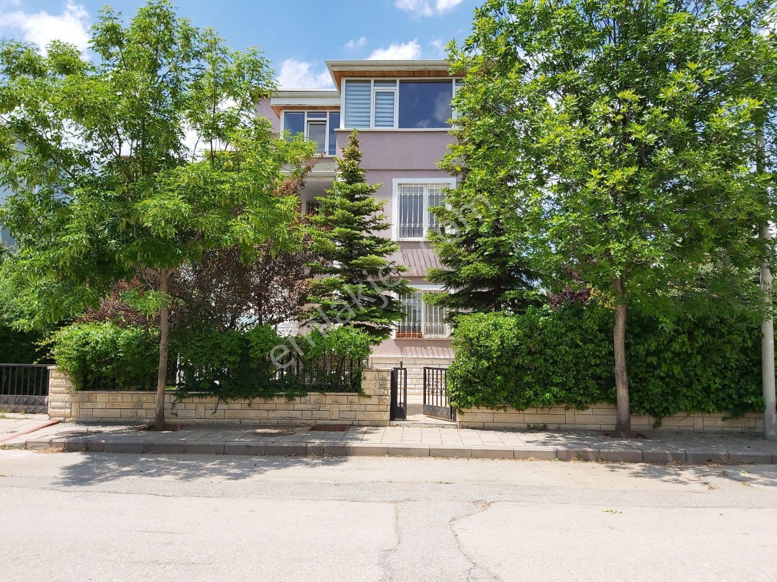 Gölbaşı Martıköy Sitesinde 4,5+1 Satılık Villa - Görsel 2