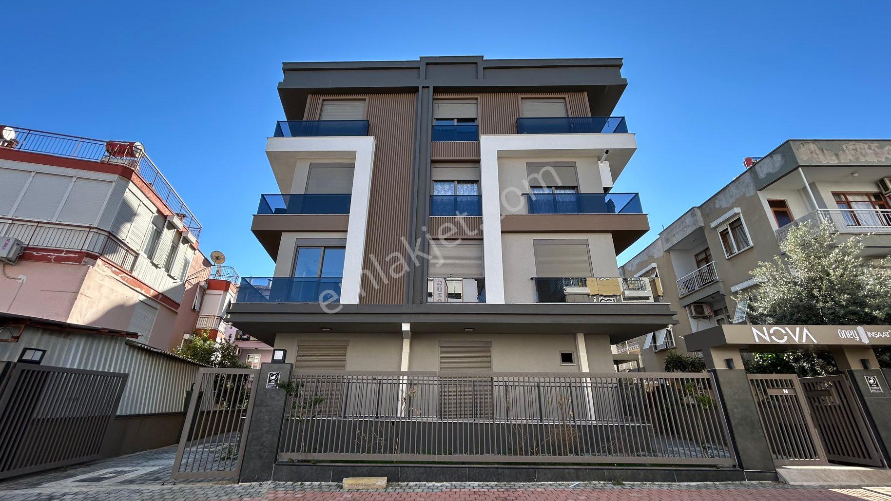 Emek Mah'de 1 Yaşında Asansörlü Yatırımlık 1+1 Satılık Daire