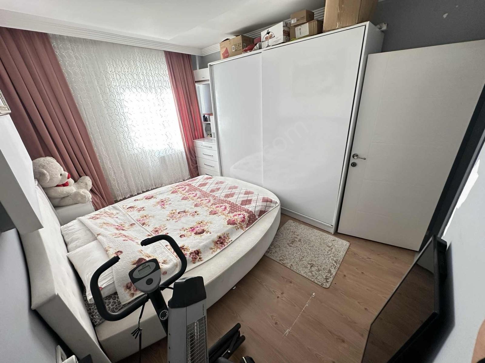 Şafak'ta Cadde Üzeri Site İçinde Doğalgazlı 2+1 Önü Açık Daire - Görsel 3