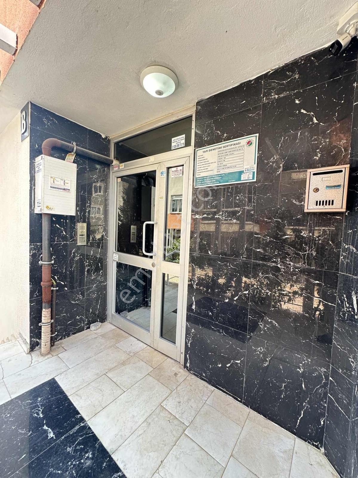 Şafak'ta Cadde Üzeri Site İçinde Doğalgazlı 2+1 Önü Açık Daire - Görsel 7