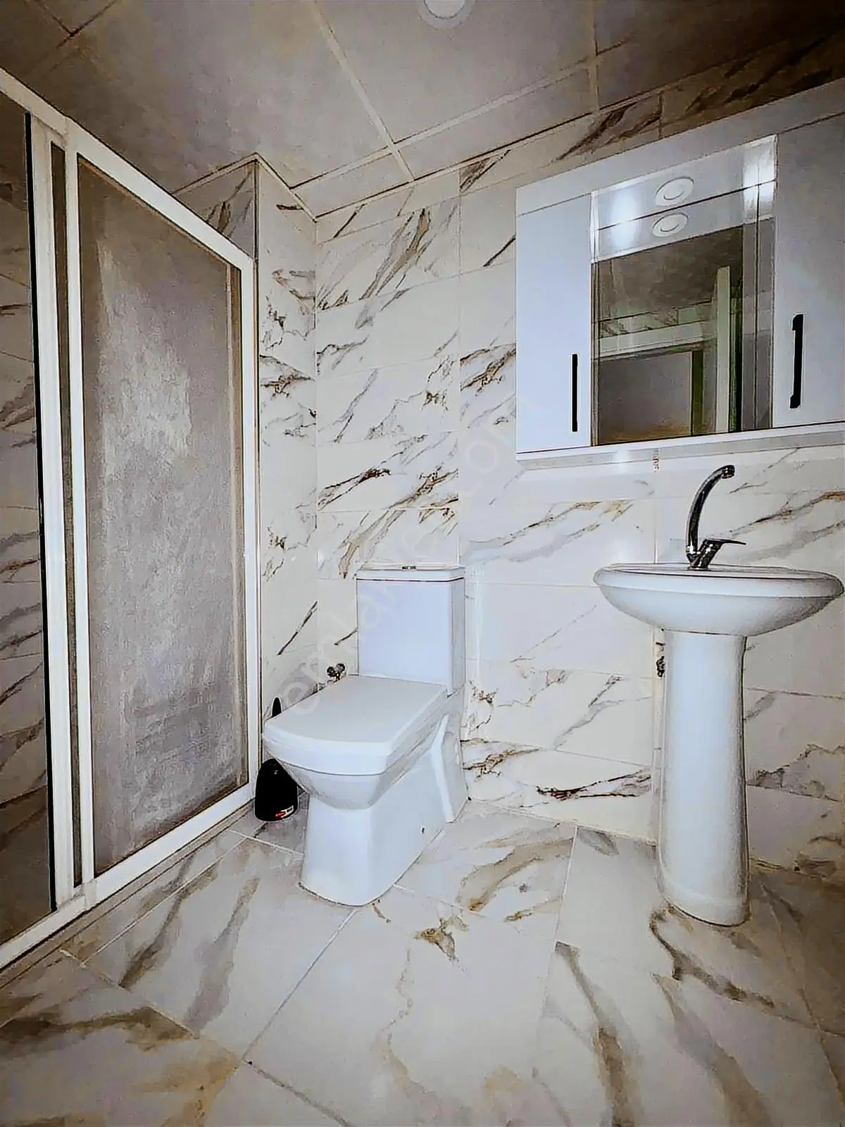 Garanti Emlaktan Üniversite Yanı Satılık 1+1 Full Eşyalı Daire - Görsel 2