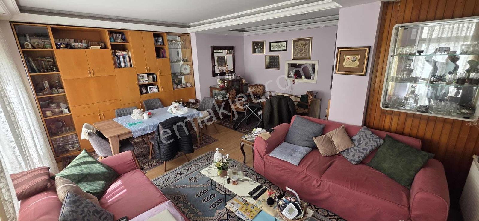 Karşıyaka Alaybeyde Sahil Yakını 3+1 Daire