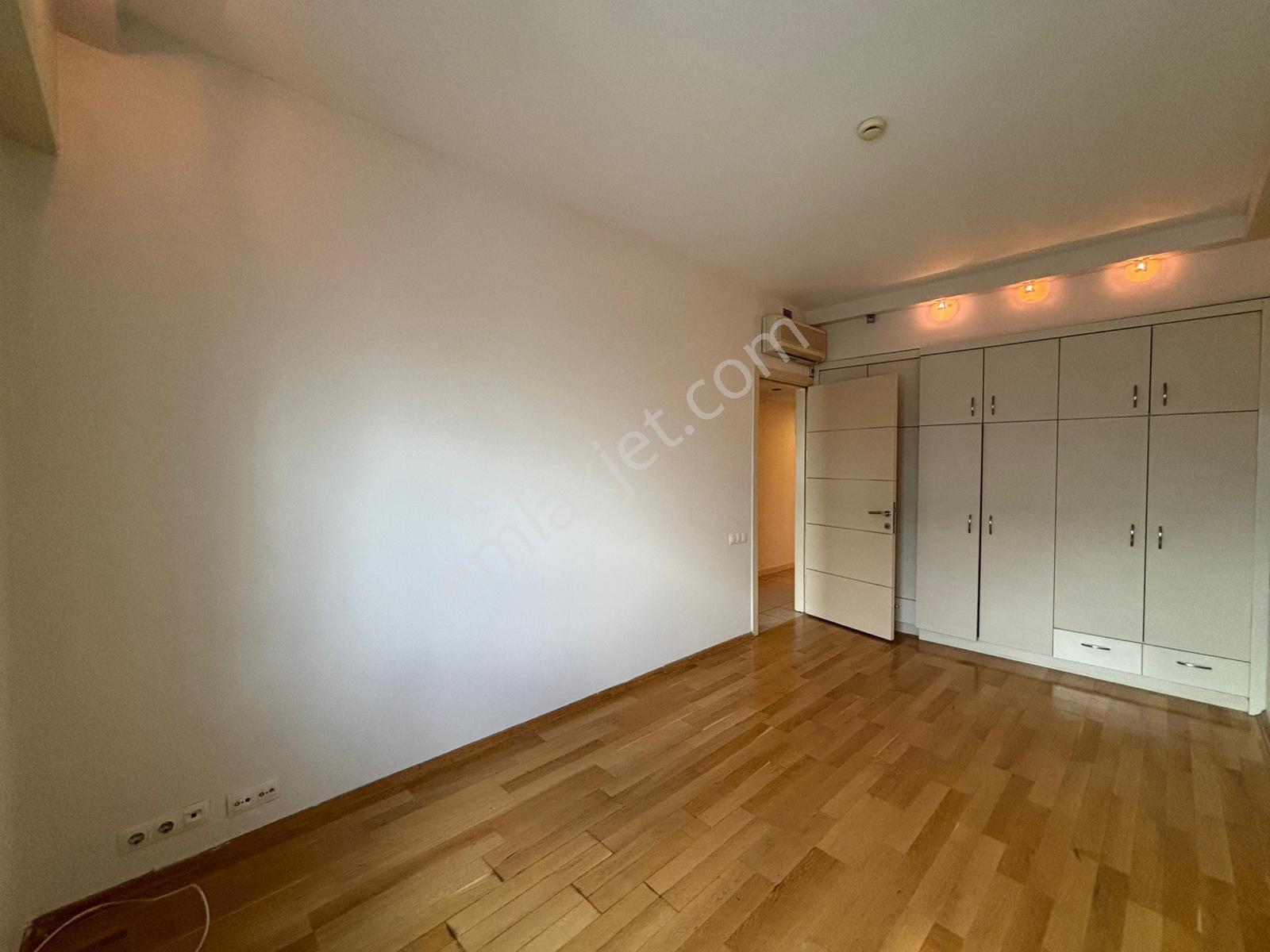 Alsancak Punta Rezidans 4+1 260m2 Deniz Manzaralı Kiralık Daire! - Görsel 29