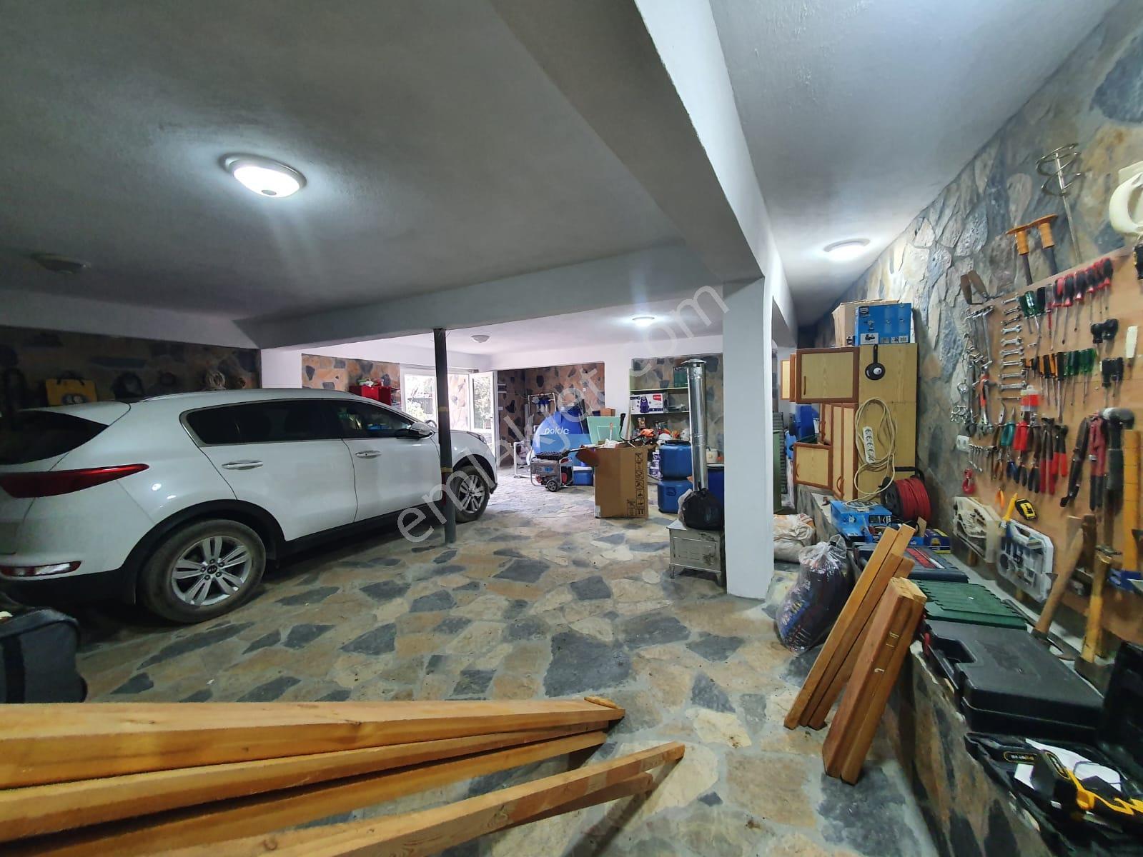 Altınoluk İlkbaharda Denize Yakın 1350m2 Arsa İçinde Emsalsiz Çiftlik Evi - Görsel 43