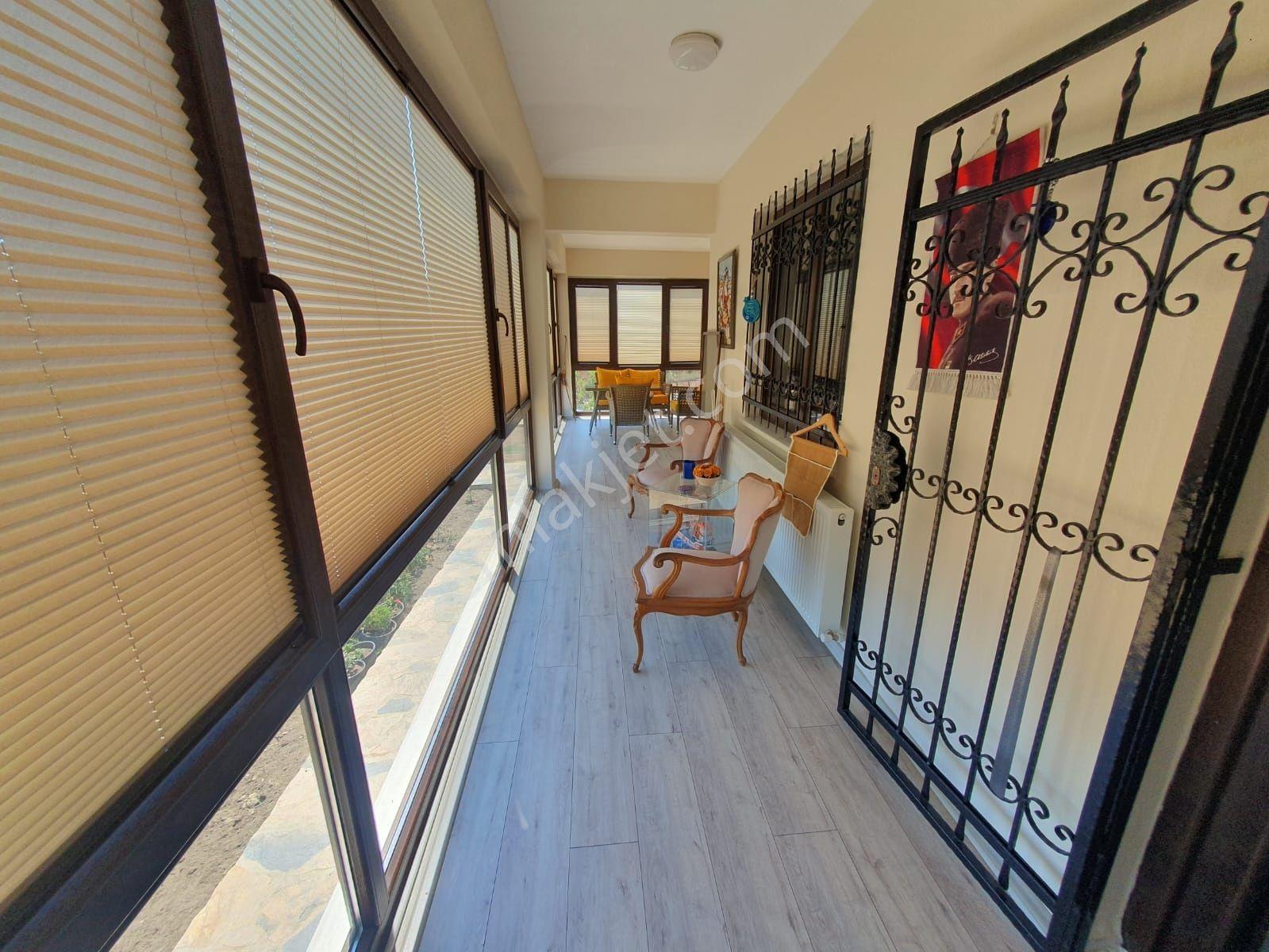 Altınoluk İlkbaharda Denize Yakın 1350m2 Arsa İçinde Emsalsiz Çiftlik Evi - Görsel 9