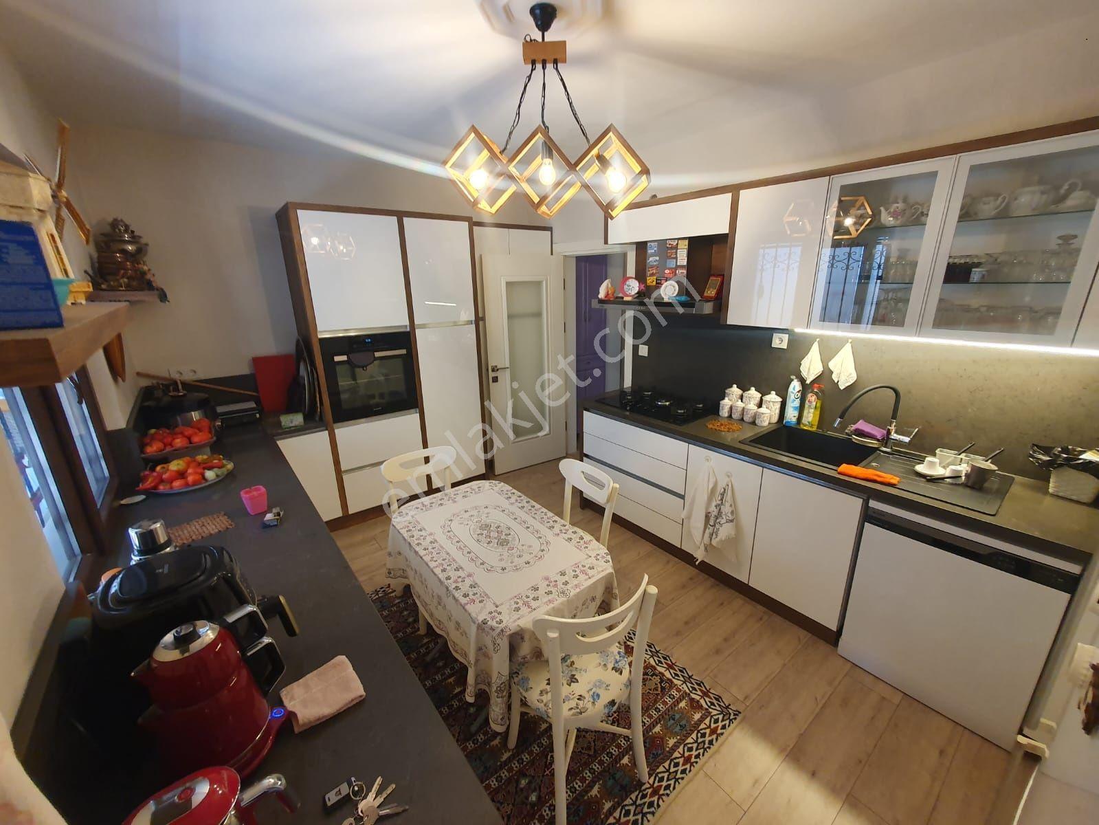 Altınoluk İlkbaharda Denize Yakın 1350m2 Arsa İçinde Emsalsiz Çiftlik Evi - Görsel 10