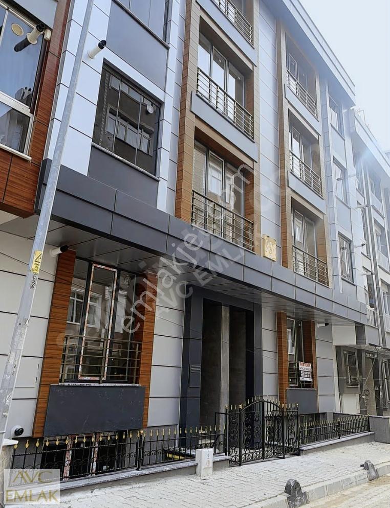 Küçükçekmece Hacıoğlu Caddesinde Yatırımlık 2+1 Satılık Daire