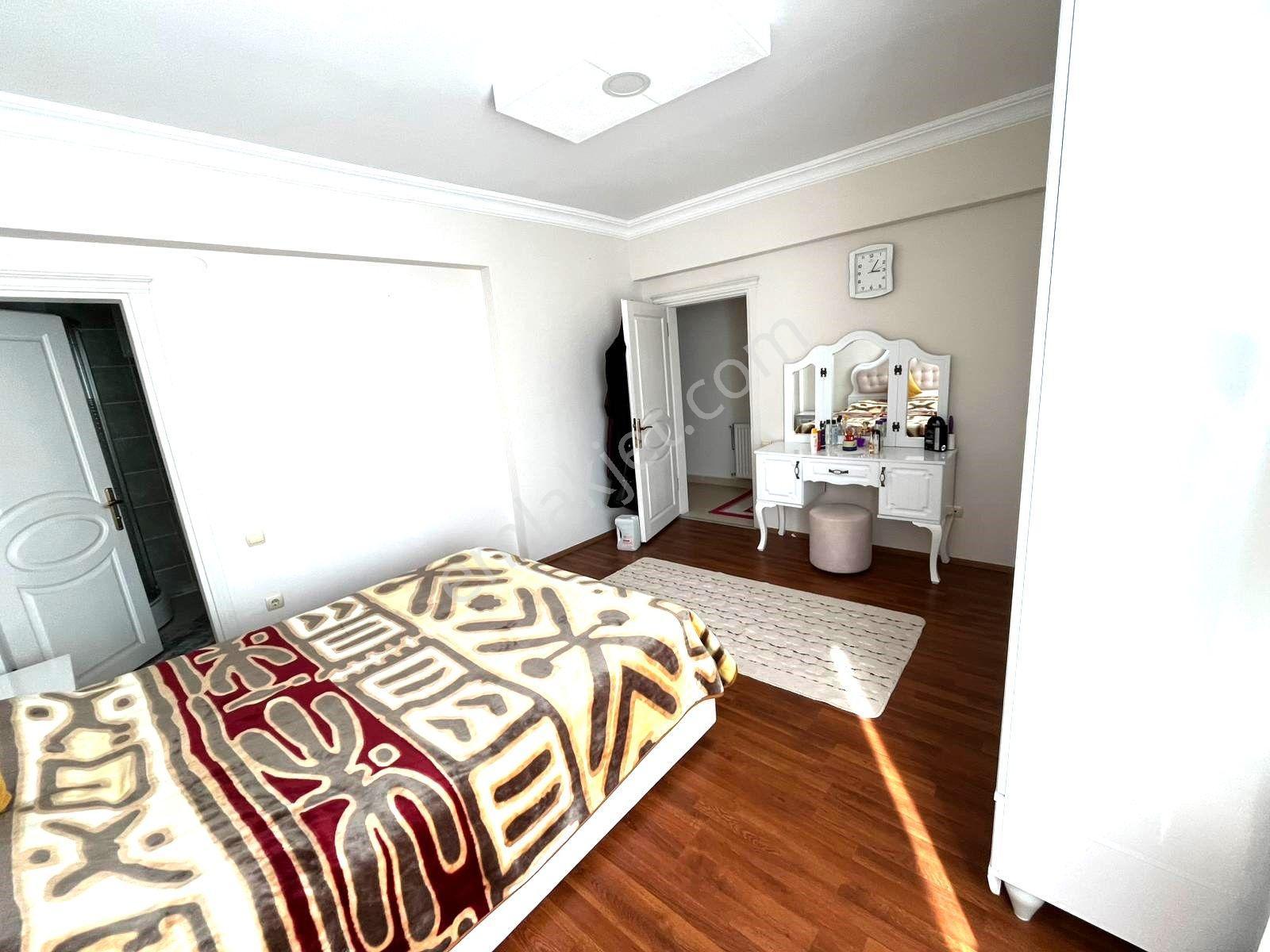 Erdem Emlak Ofisinden Satılık Derebahçede Satılık Site İçinde 3.kat 180 M2 Daire - Görsel 23