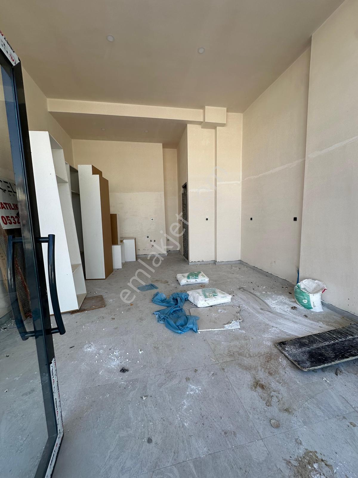 Köşe Başı Ve Cadde Üzeri Önü Açık Yüksek Tavanlı Ferah Dükkanlar - Görsel 7
