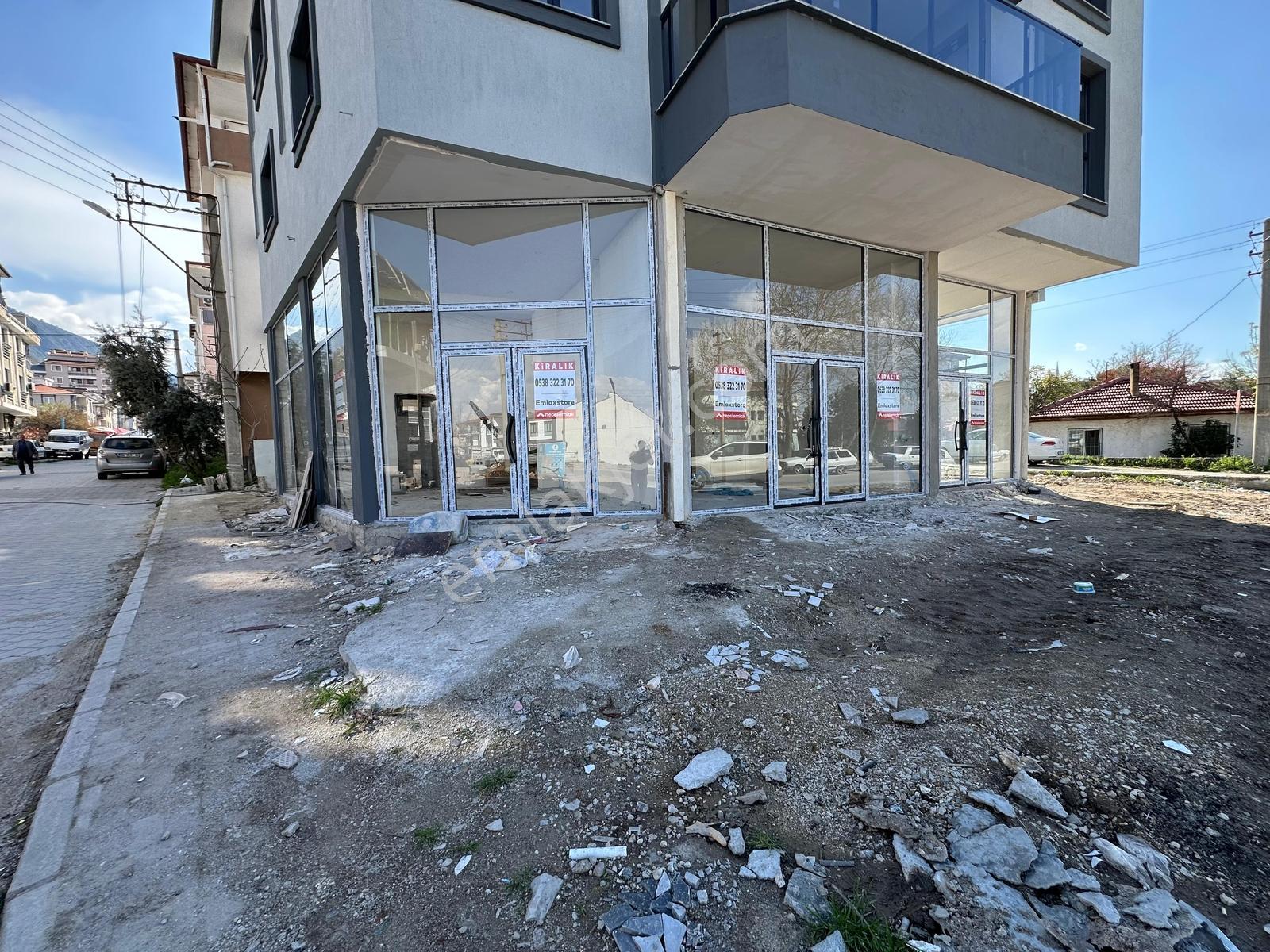 Köşe Başı Ve Cadde Üzeri Önü Açık Yüksek Tavanlı Ferah Dükkanlar - Görsel 2