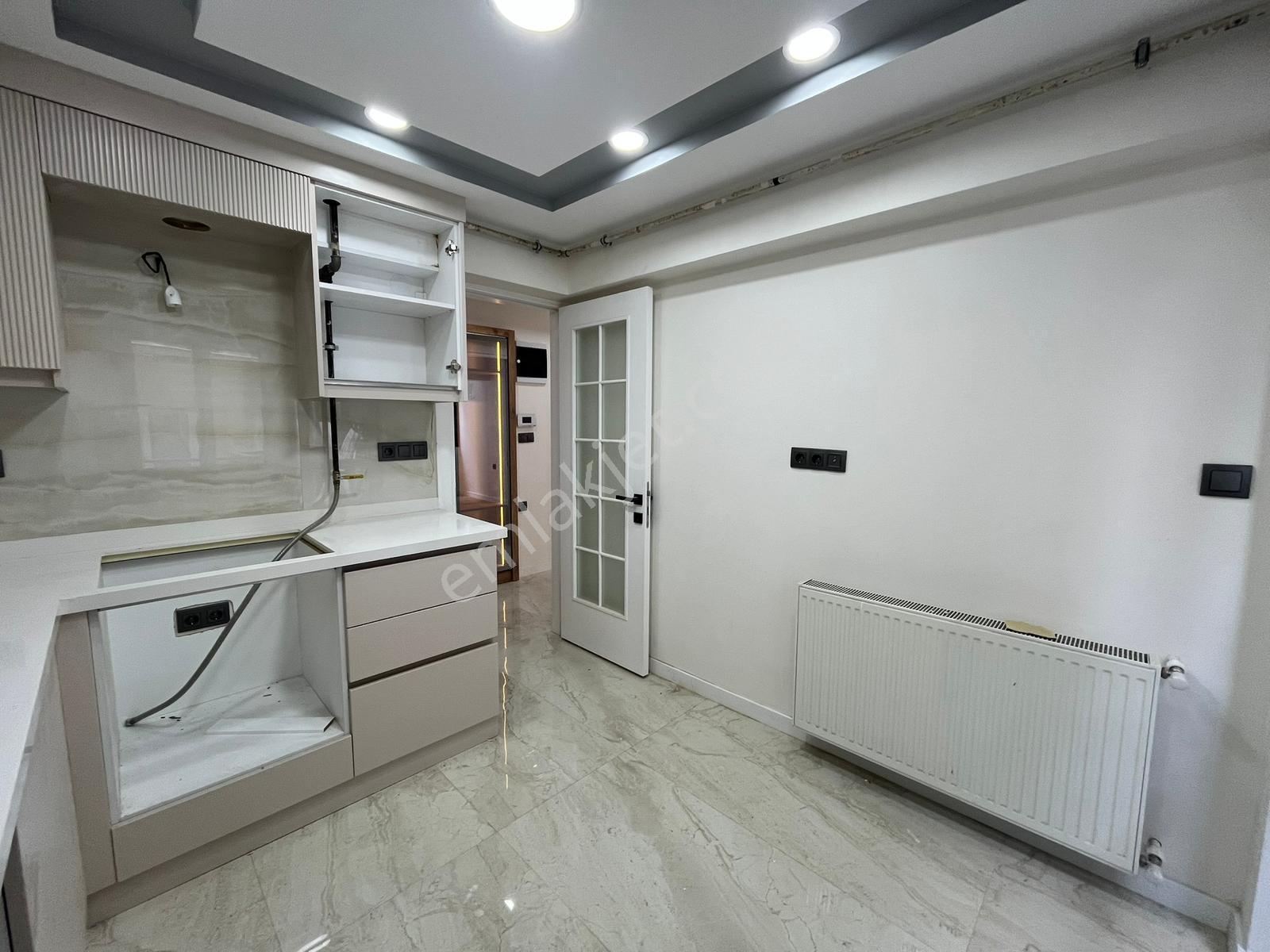 Asil'den Üçkuyularda Cadde Üzeri 3+1 Köşe Arakat Lüks Daire - Görsel 9