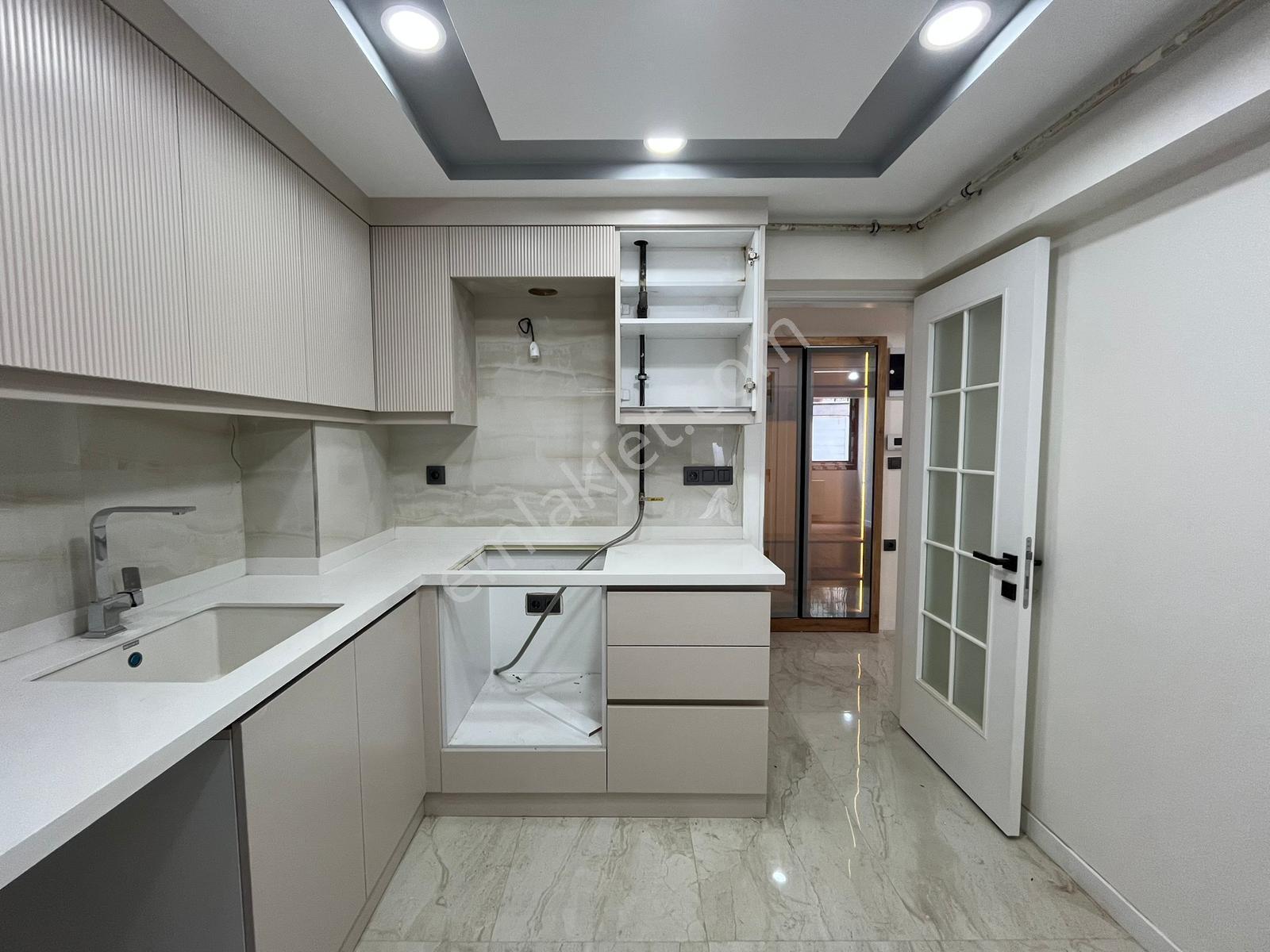 Asil'den Üçkuyularda Cadde Üzeri 3+1 Köşe Arakat Lüks Daire - Görsel 8