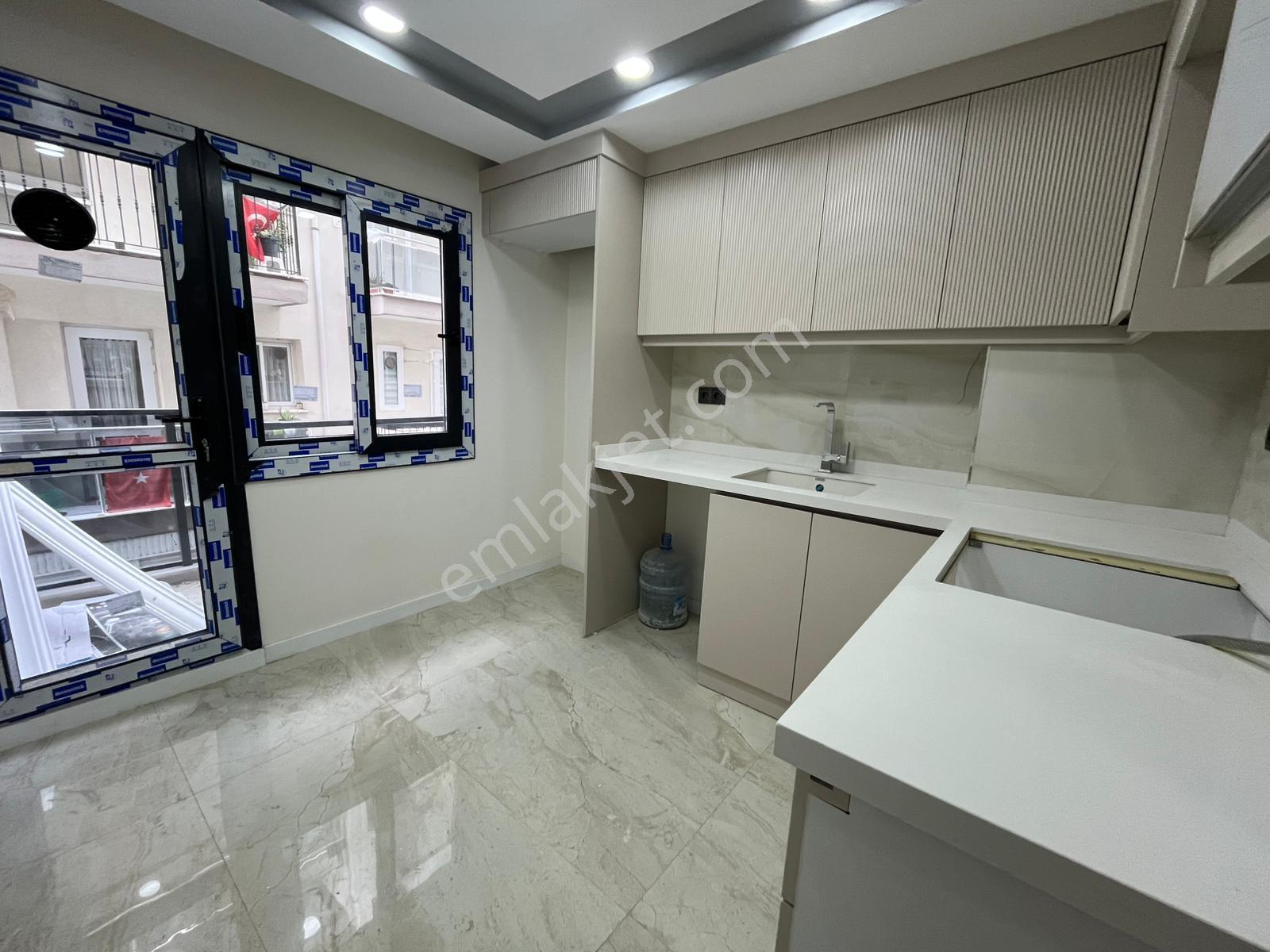 Asil'den Üçkuyularda Cadde Üzeri 3+1 Köşe Arakat Lüks Daire - Görsel 5