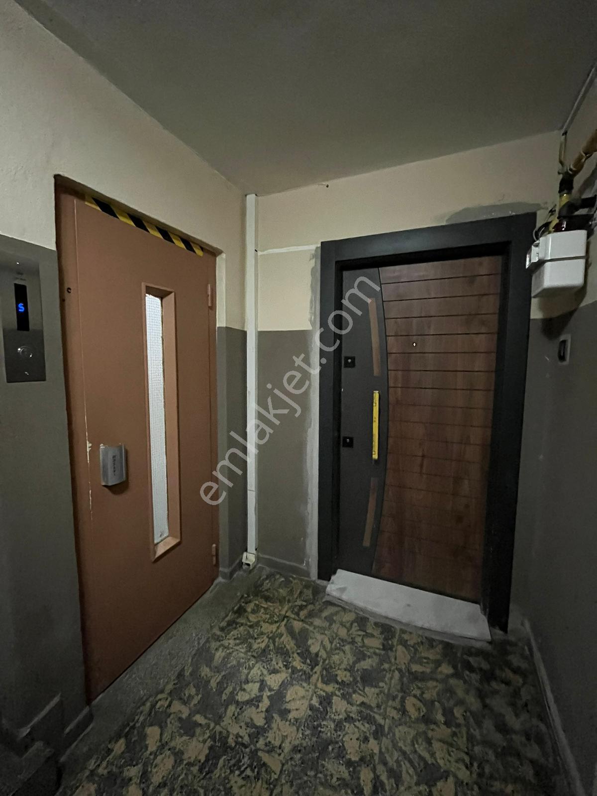 Asil'den Üçkuyularda Cadde Üzeri 3+1 Köşe Arakat Lüks Daire - Görsel 25