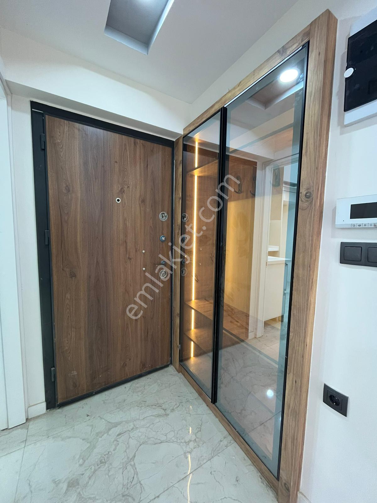 Asil'den Üçkuyularda Cadde Üzeri 3+1 Köşe Arakat Lüks Daire - Görsel 18