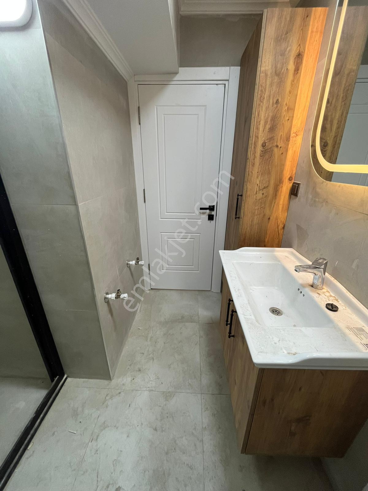 Asil'den Üçkuyularda Cadde Üzeri 3+1 Köşe Arakat Lüks Daire - Görsel 13