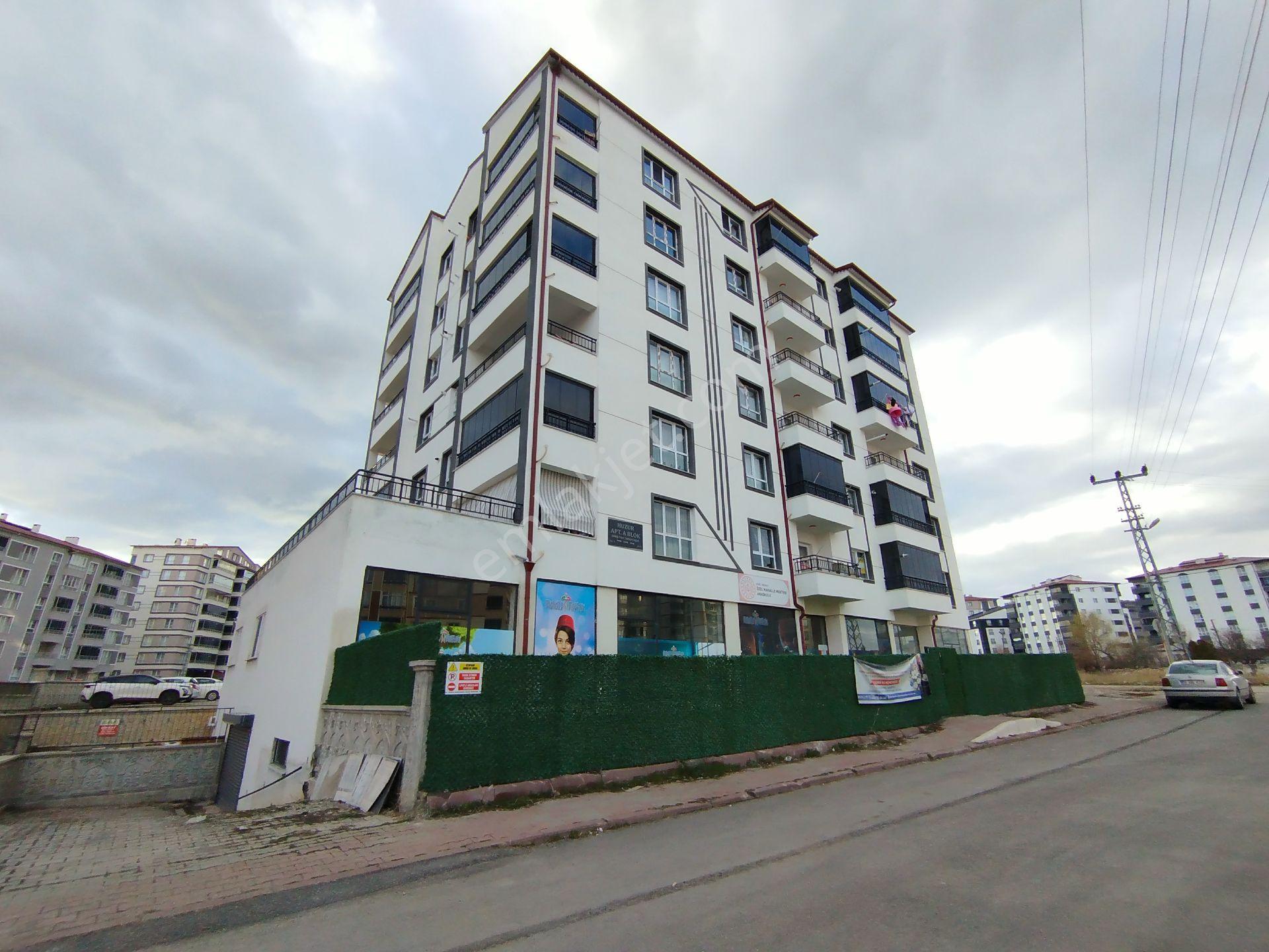 Kaçmaz Emlak Sivas Diriliş Tuzlugöl Satılık 3+1 Pazarın Yanı