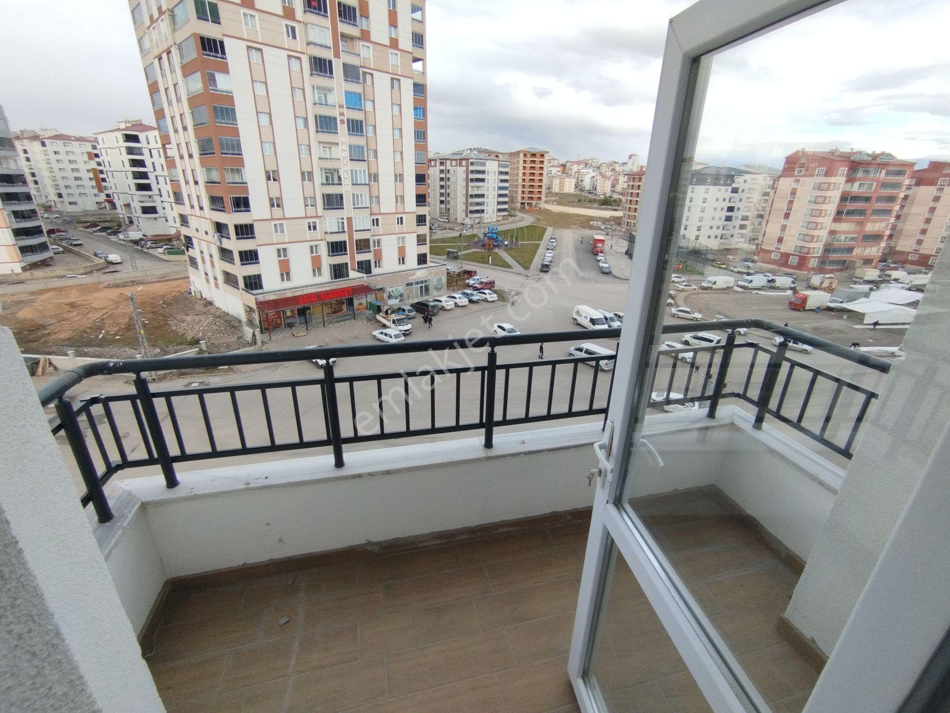 Kaçmaz Emlak Sivas Diriliş Tuzlugöl Satılık 3+1 Pazarın Yanı - Görsel 26
