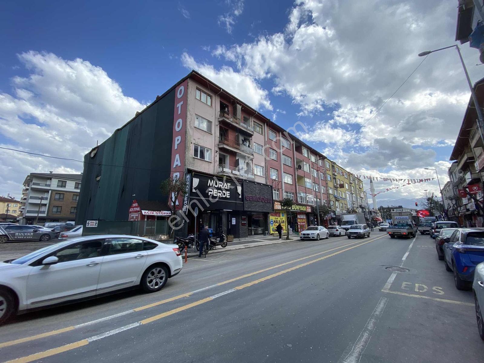 Bulvar Caddesinde Satılık 2+1 100 M2 Fırsat Daire - Görsel 2