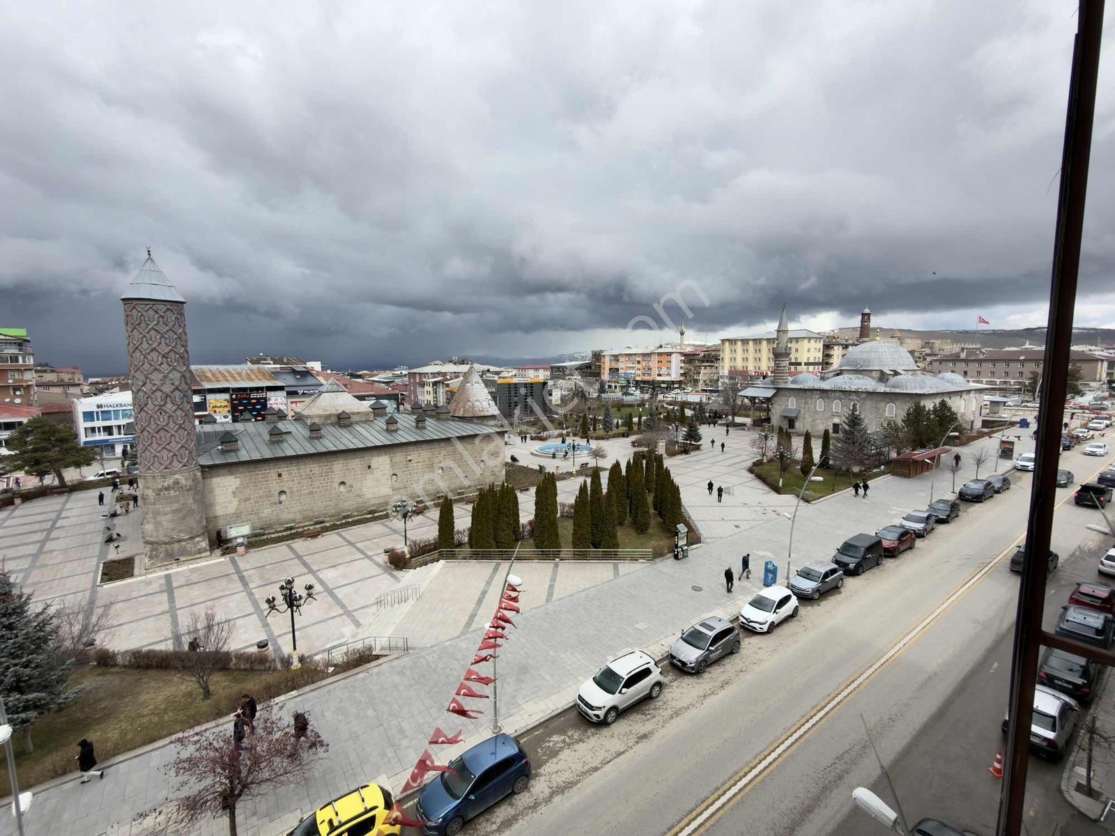 Altın Emlak'tan Cumhuriyet Caddesi'nde 6 Katlı Kiralık İş Yeri - Görsel 9