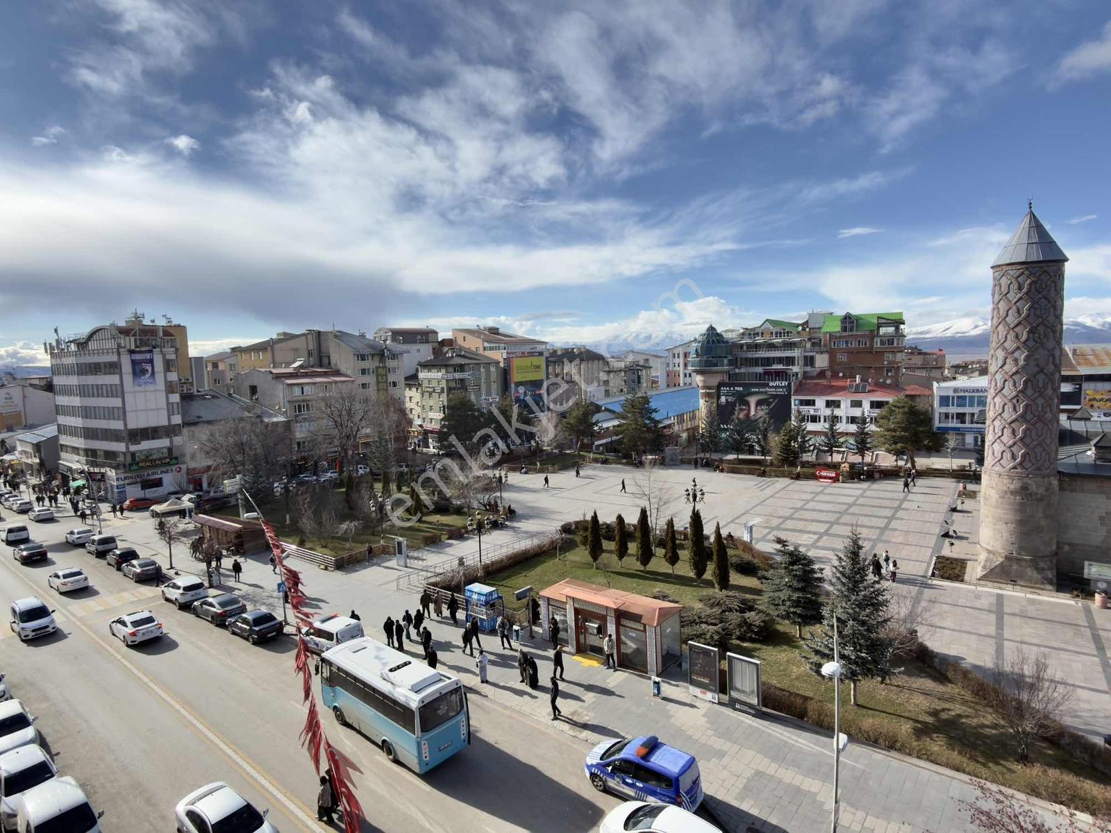 Altın Emlak'tan Cumhuriyet Caddesi'nde 6 Katlı Kiralık İş Yeri - Görsel 23