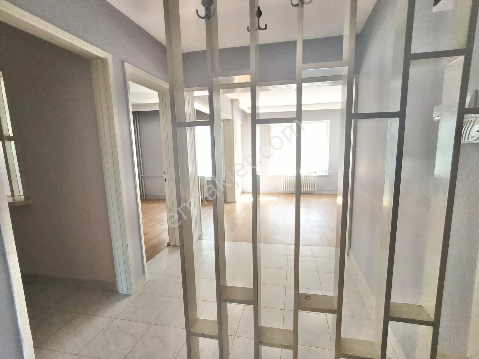Altıparmak Caddesine Cephe 2+1 Kiralık Daire - Görsel 3