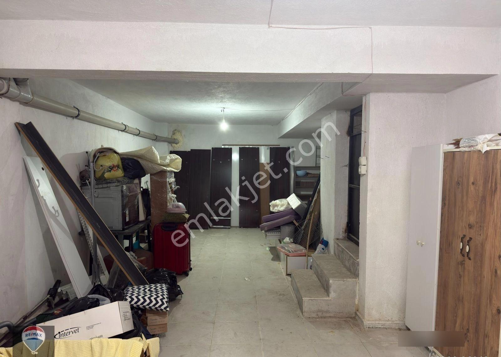 Kuşadası Şehrın Göbeğınde Depolu 2+1 Fırsat Tıcarı Dukkan - Görsel 9