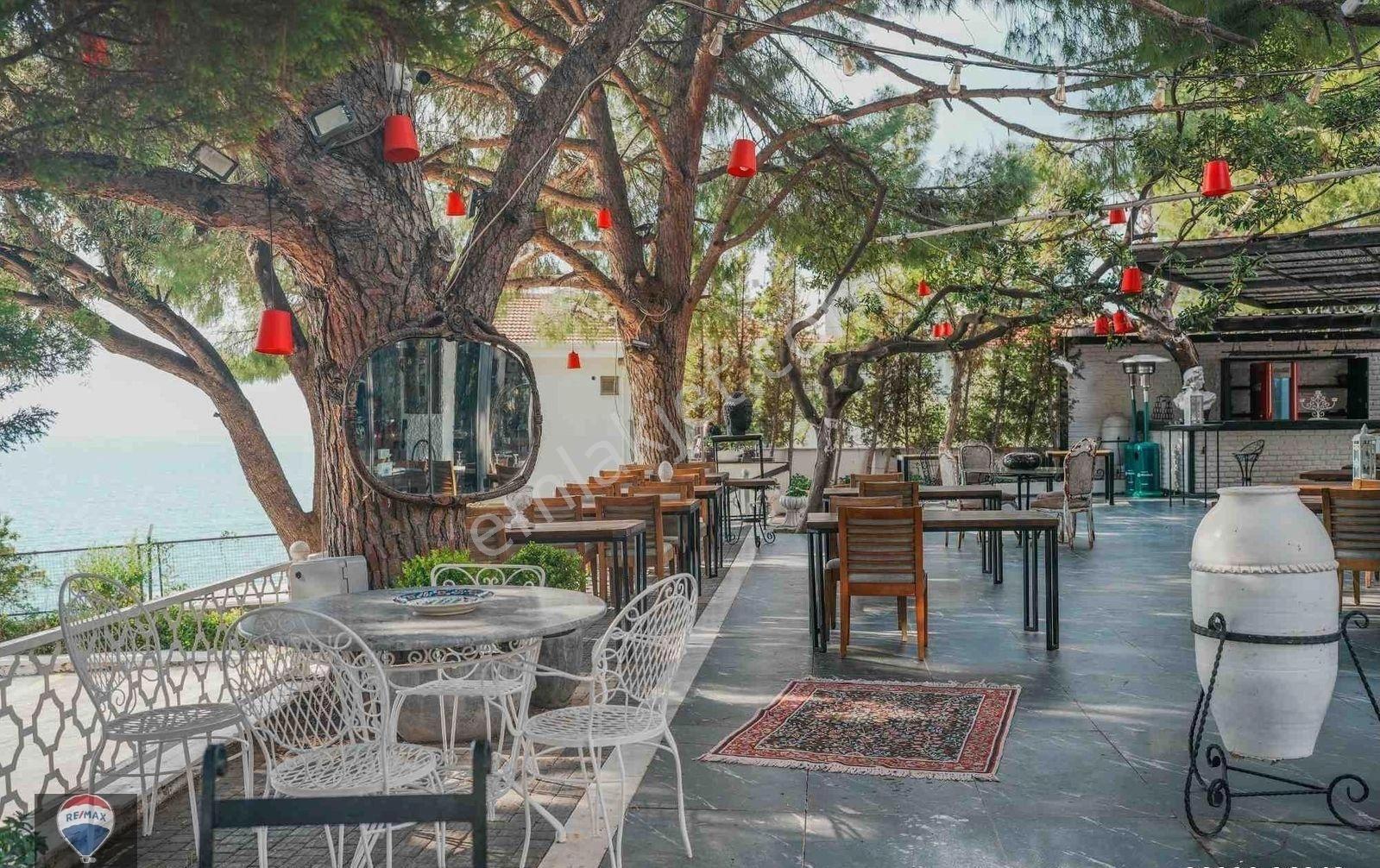 Muhteşem Deniz Manzaralı Seçkin Saklı Bahçe Resto Bar - Görsel 19