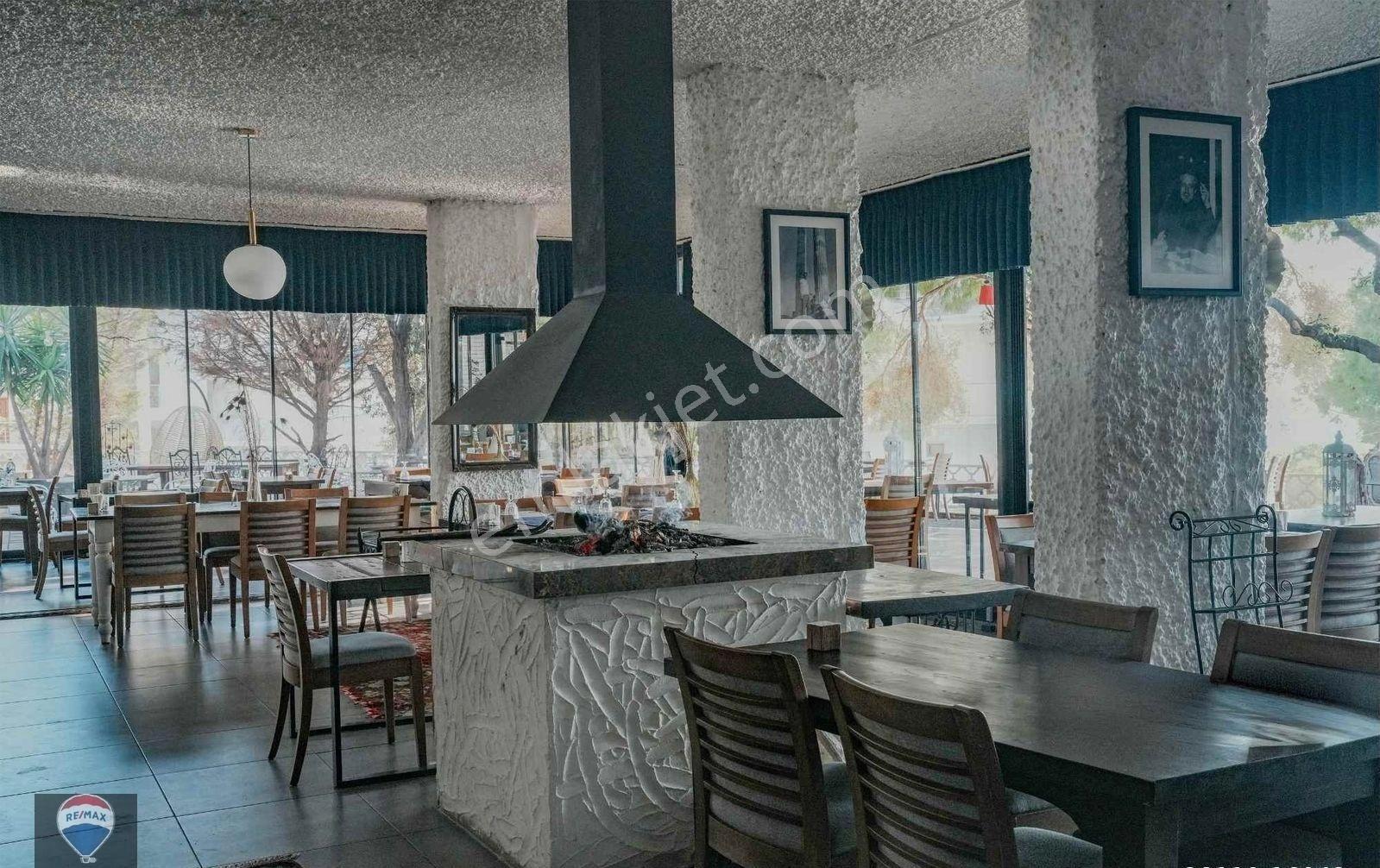 Muhteşem Deniz Manzaralı Seçkin Saklı Bahçe Resto Bar - Görsel 24