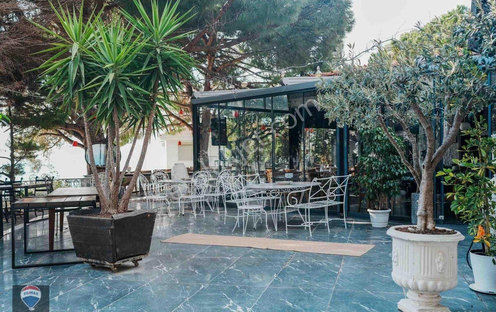 Muhteşem Deniz Manzaralı Seçkin Saklı Bahçe Resto Bar - Görsel 6