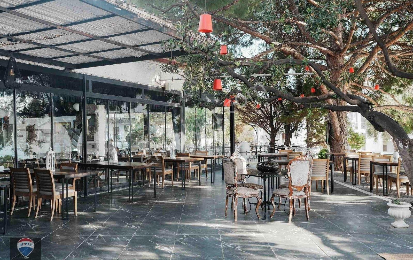 Muhteşem Deniz Manzaralı Seçkin Saklı Bahçe Resto Bar - Görsel 22