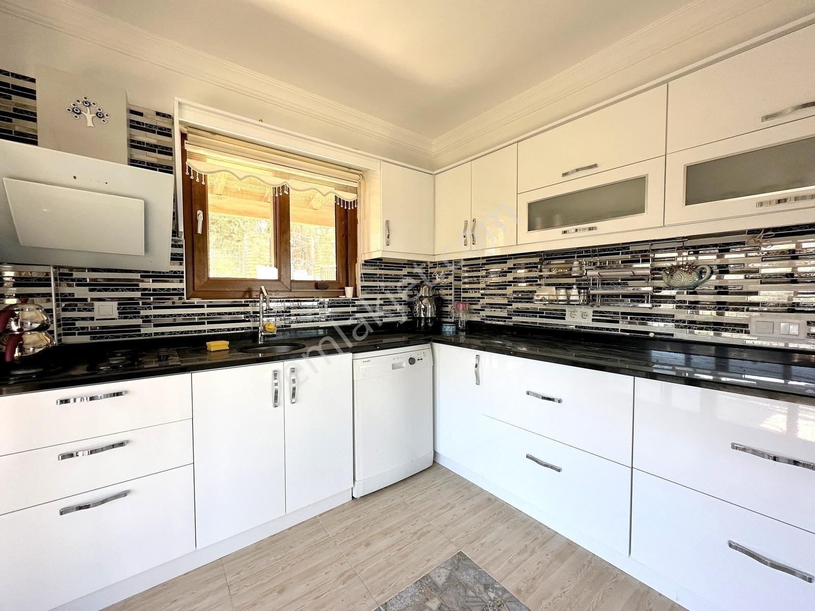 Mayakoyu Denize Sıfır Sitede Tam Cephe Manzaralı Havuzlu Villa - Görsel 8
