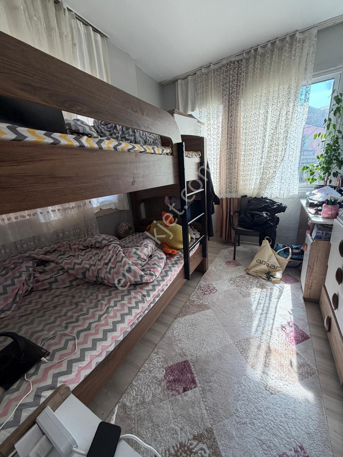 Demetten Kooperatif Evlerinde 2+1 Ara Kat, Kullanışlı Daire - Görsel 7