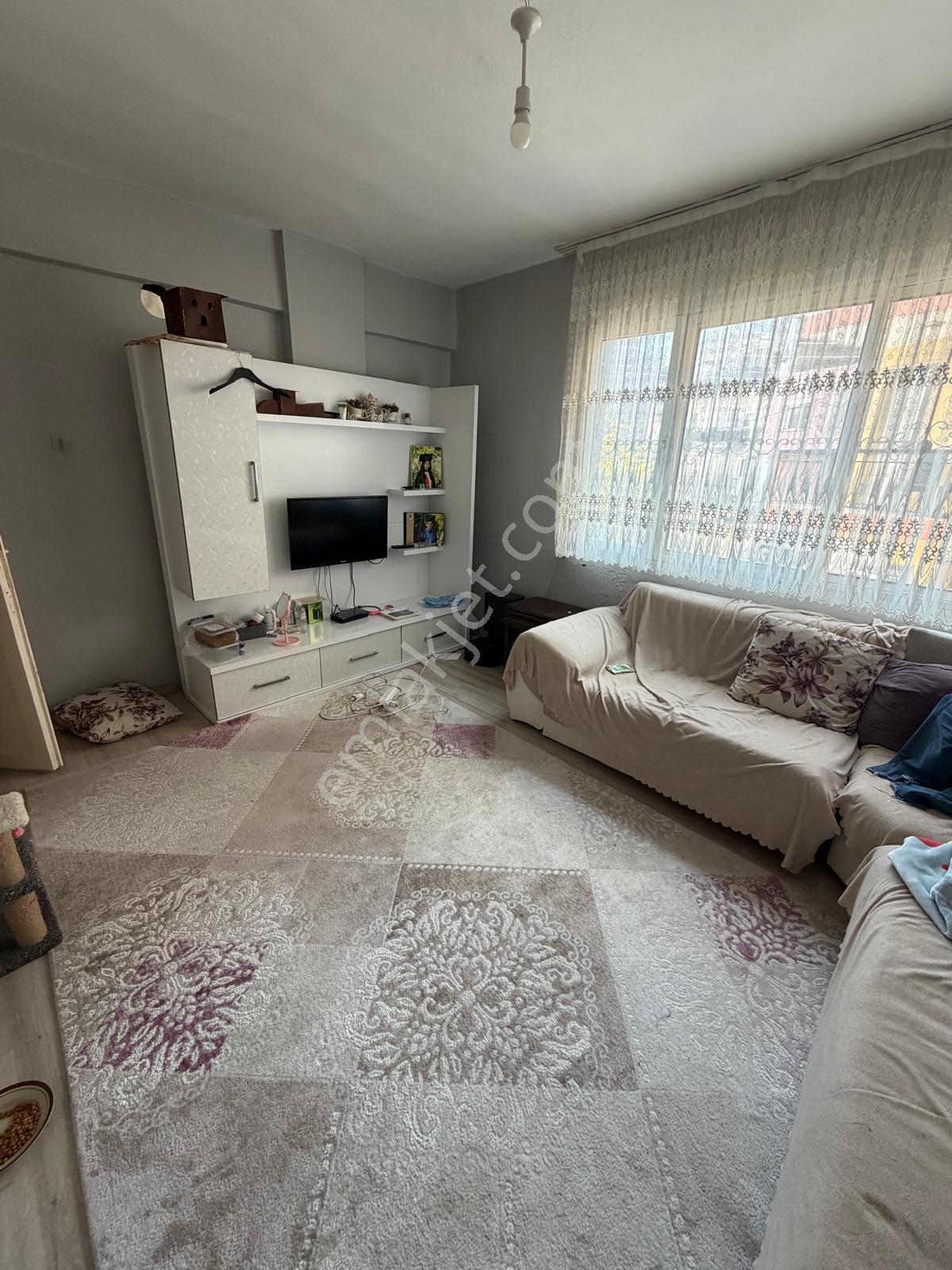 Demetten Kooperatif Evlerinde 2+1 Ara Kat, Kullanışlı Daire - Görsel 3