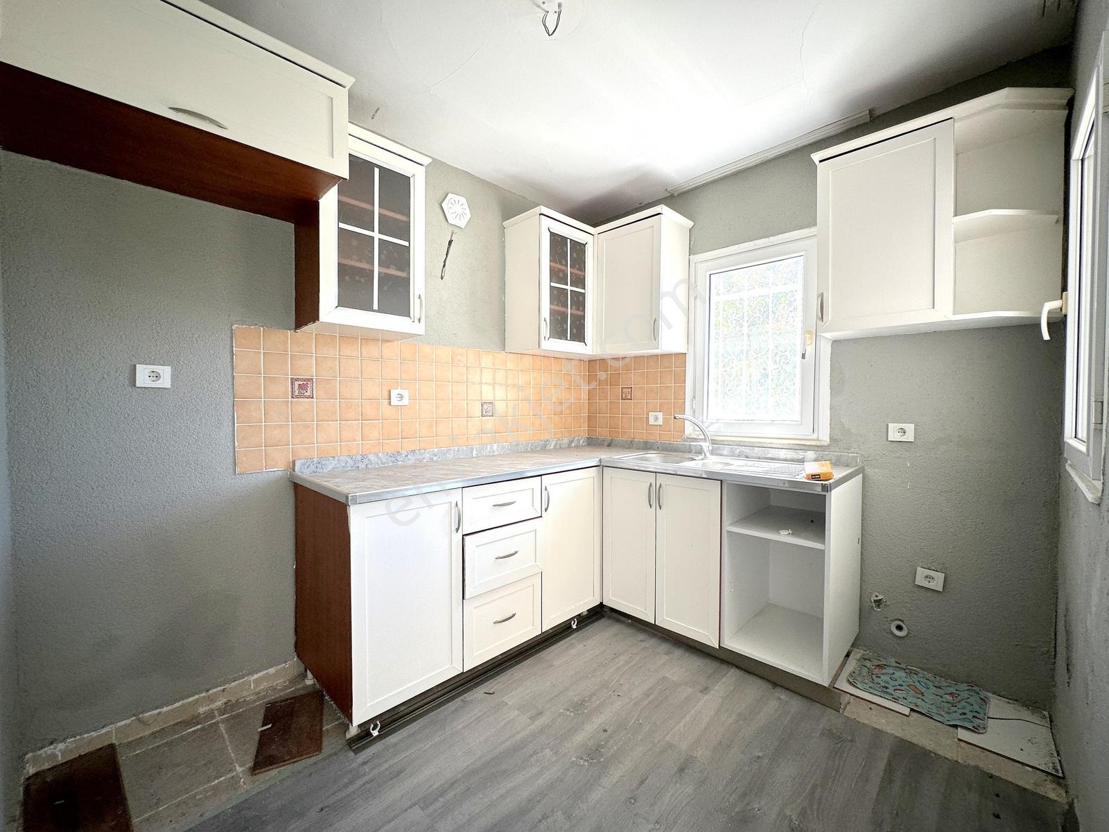 Adabükü Kumsal Plajlı Sitede Büyük Köşe Bahçeli Villa - Görsel 16