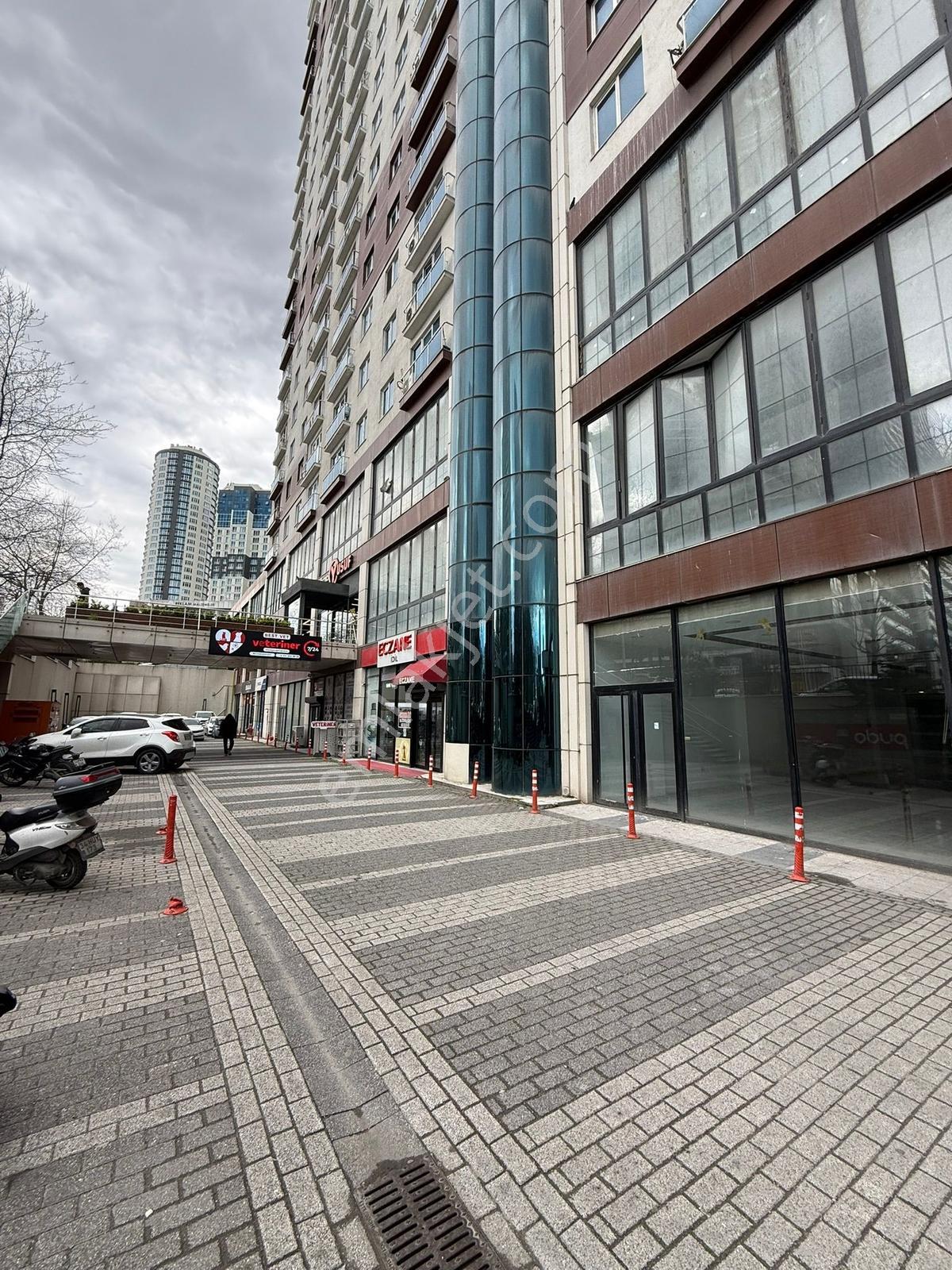 Esenyurt'ta Büyük Oyna / Geniş M2 Süper Lokasyonda Depolu Dükkan - Görsel 5