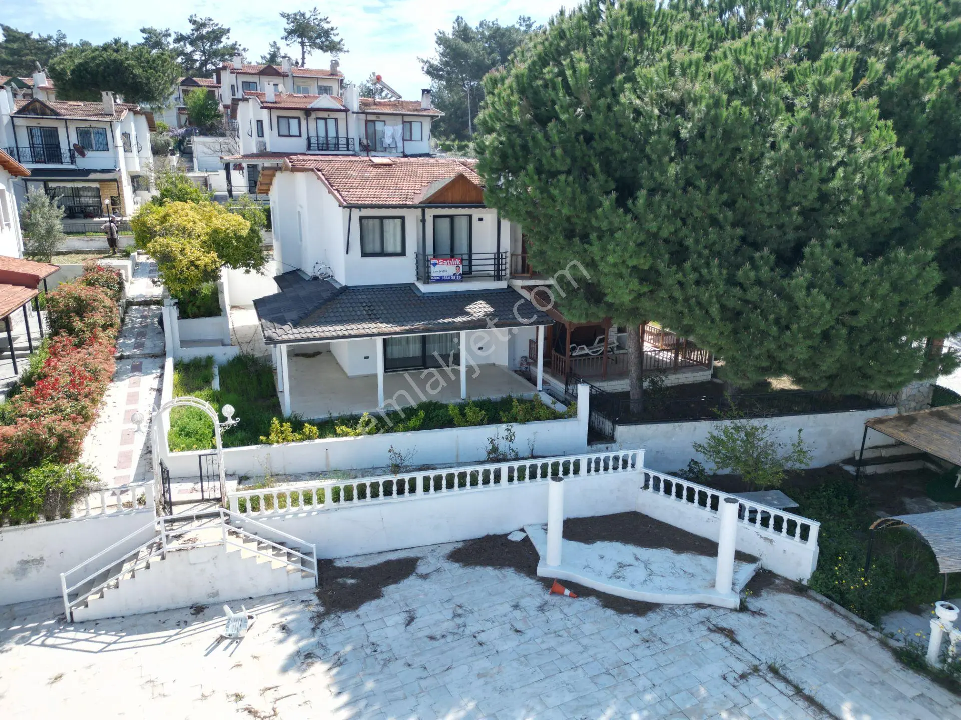 Kuşadası Soğucak Mevkii Ceylankent Sitesi Deniz Manzaralı Satılık Yazlık