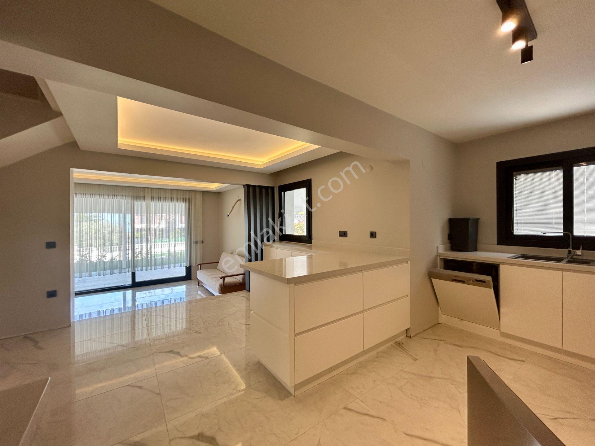 Kuşadası Soğucak Mevkii Ceylankent Sitesi Deniz Manzaralı Satılık Yazlık - Görsel 3