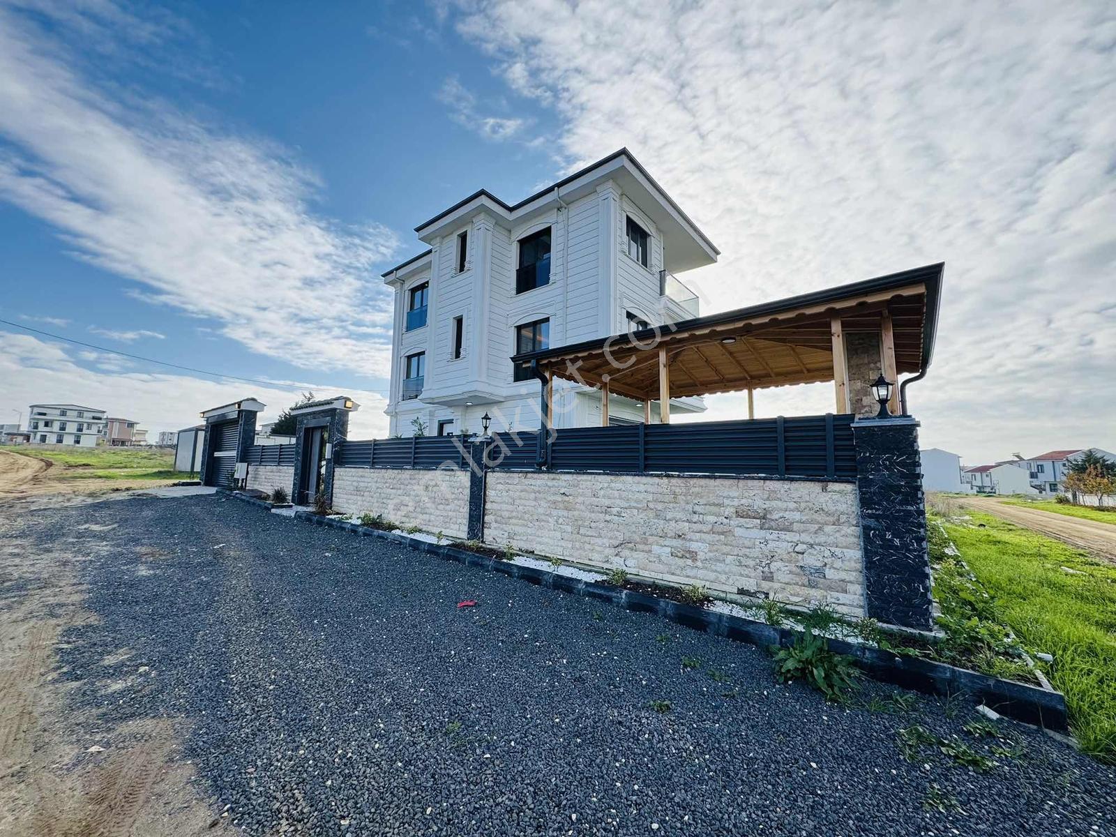 Re/max Kıyı ' Dan Satılık Saunalı Jakuzili Akıllı Müstakil Villa