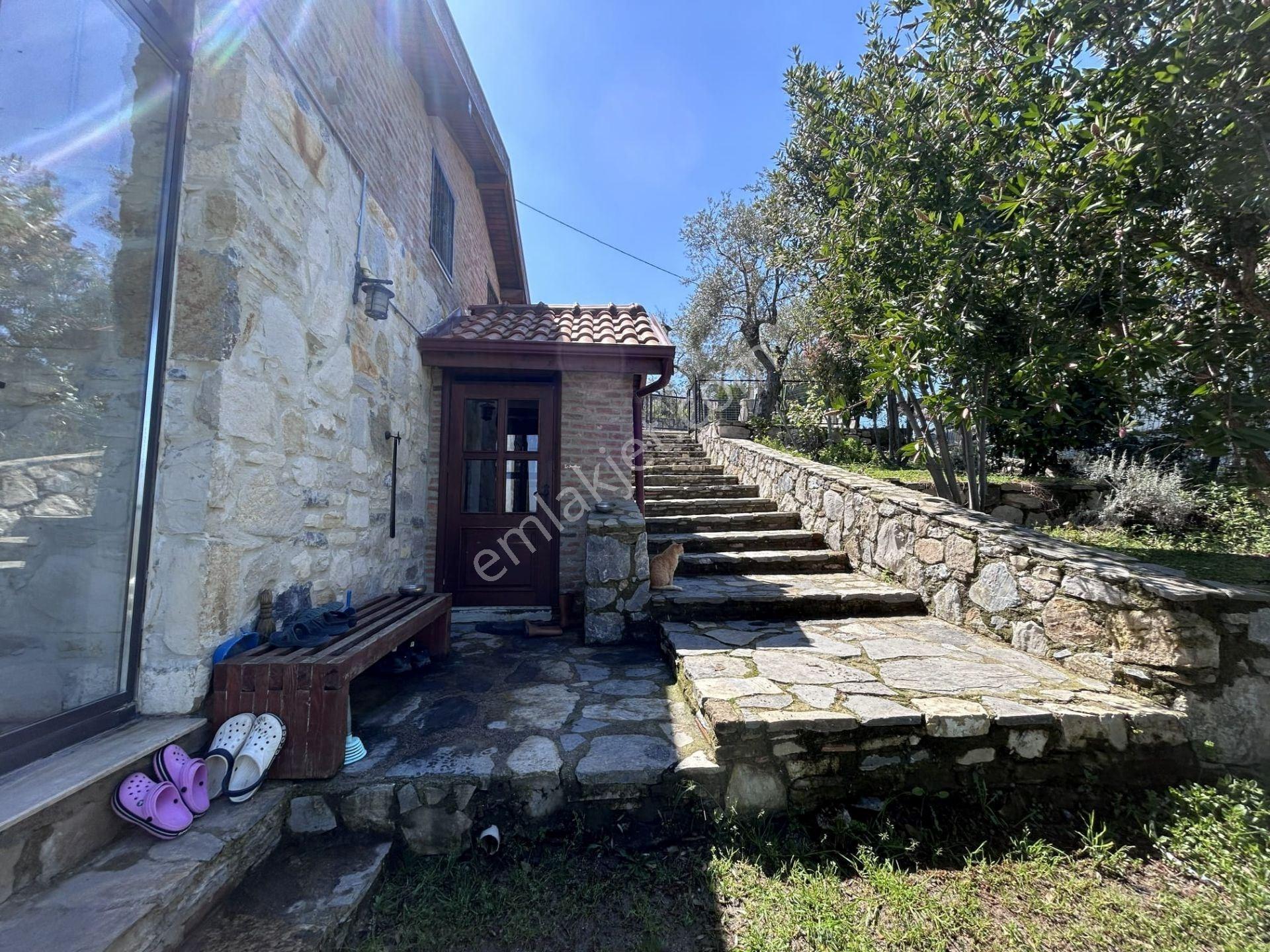 Satılık Kuşadası Kirazlı Köyünde 1.000 M² Arsa İçinde Taş Villa.. - Görsel 4