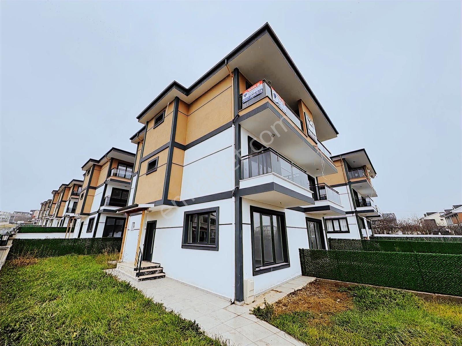 Re/max Kıyı Dan Satılık 4+1 İskanlı Sağlık Ocağının Arkasında