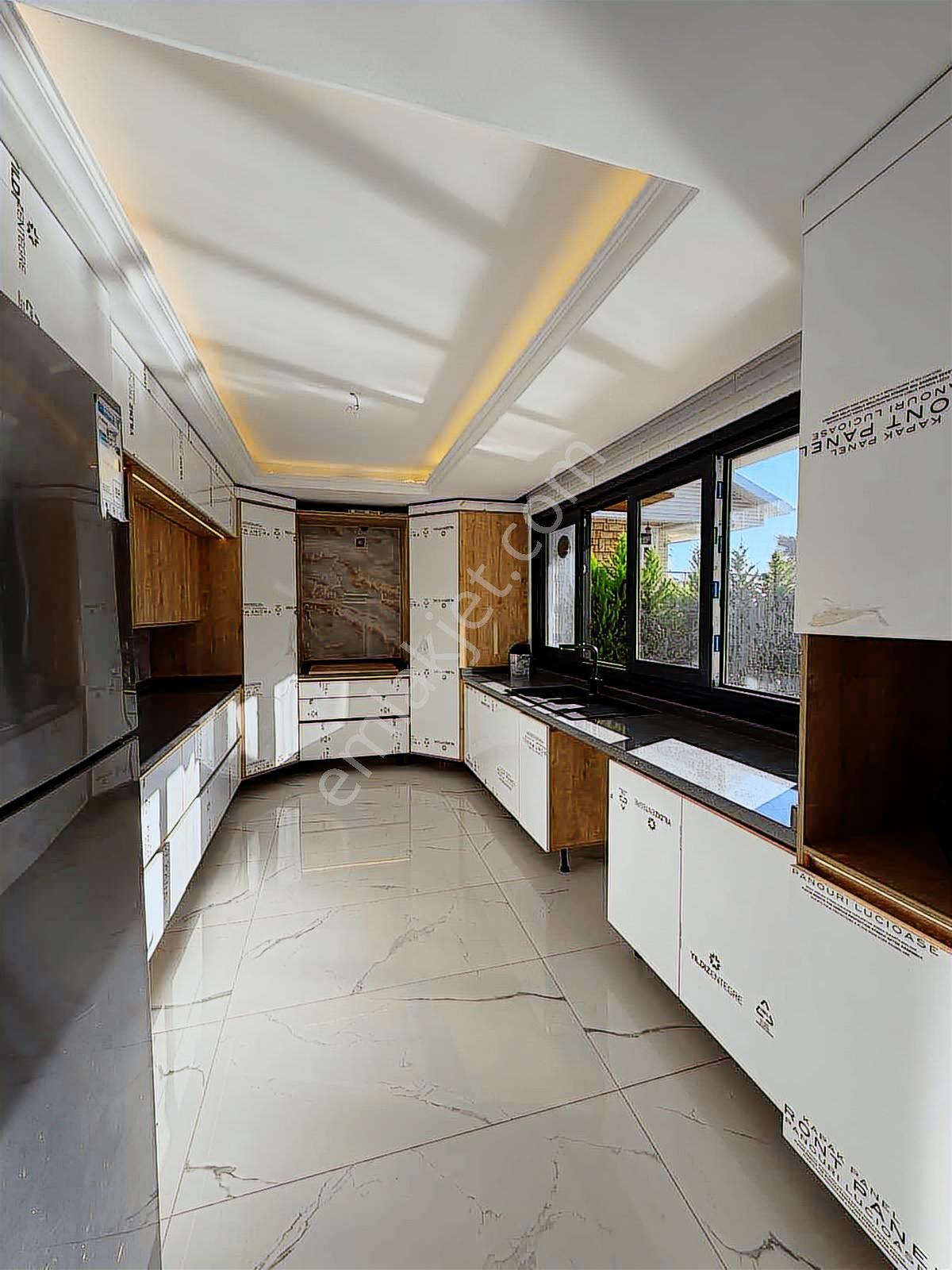 Re/max Kıyı Dan Satılık 7+2 Havuzlu Müstakil Emsalsiz Özel Villa - Görsel 15