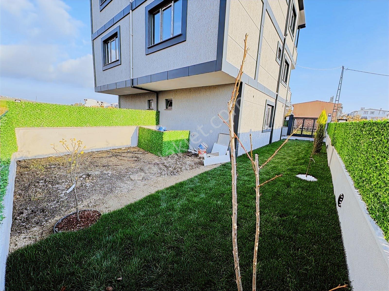 Merkezi Konumda 4+1 Oturuma Hazır Peyzajlı Tripleks Villa - Görsel 12