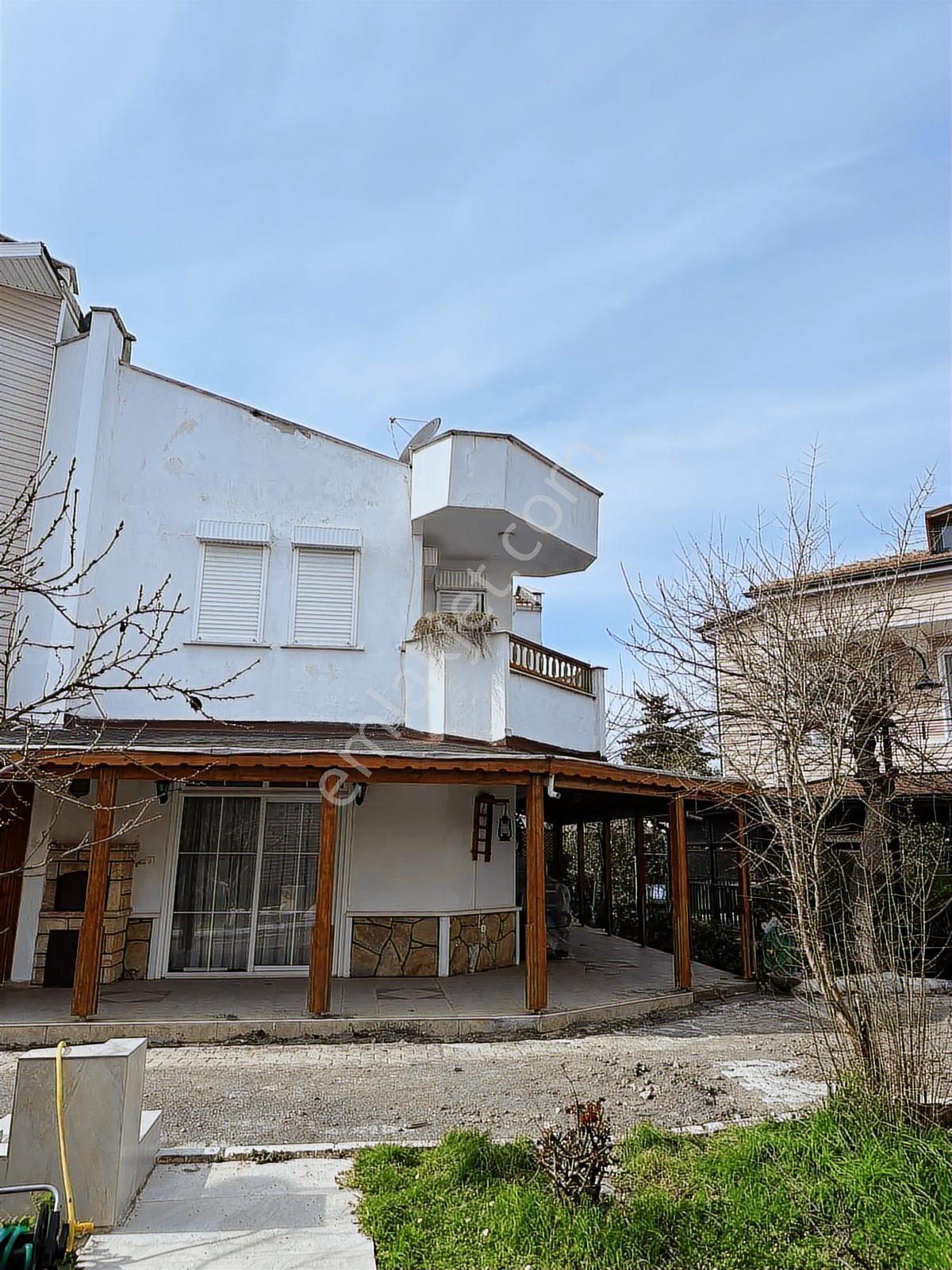 Remax Kıyıdan Yeniçiftlik Sahilde Satılık Villa