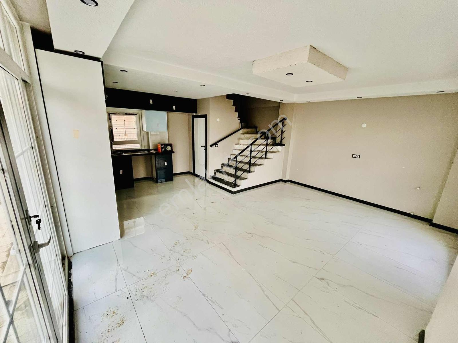 Re/max Kıyı Dan Satılık 4+1 Açık Otoparklı İskanlı Villa - Görsel 14